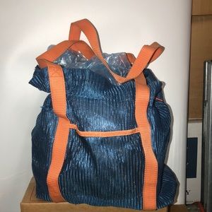 #1758 Old navy Mesh tote beach vacation bag snags